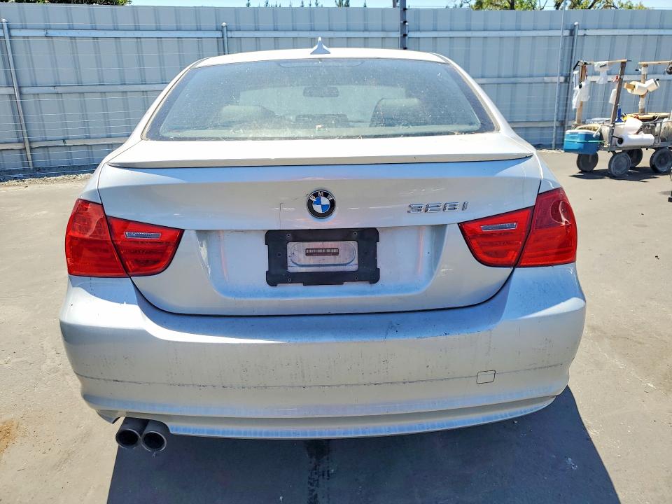 Photo 6 from auction – 2010 BMW 328 with VIN WBAPH5G54ANM36907