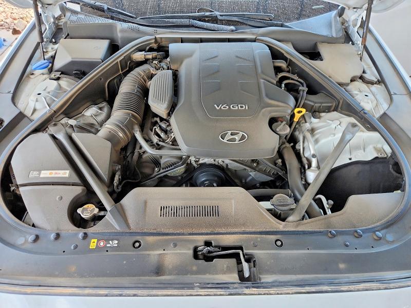 Photo 11 from auction – 2015 HYUNDAI GENESIS with VIN KMHGN4JE5FU028682