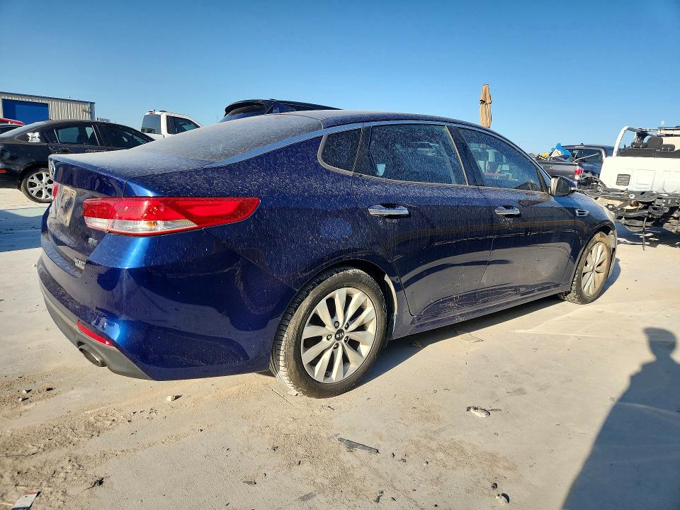 Photo 3 from auction – 2016 KIA OPTIMA with VIN 5XXGU4L33GG083920