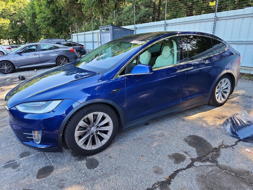 TESLA MODEL X 2017 with VIN 5YJXCBE2XHF077371 - Photo from auction