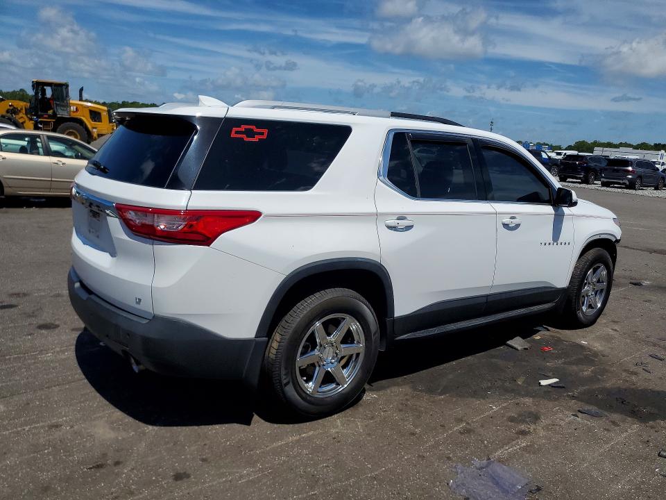 Photo 3 from auction – 2018 CHEVROLET TRAVERSE with VIN 1GNERGKW9JJ187828
