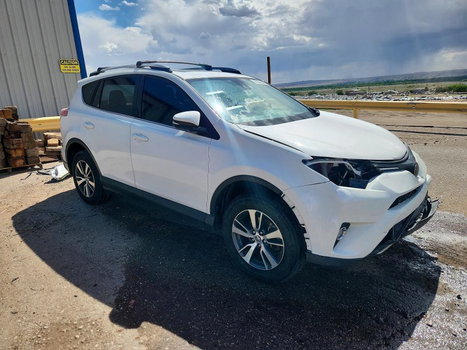 Photo 4 from auction – 2017 TOYOTA RAV4 with VIN JTMWFREV1HJ105881