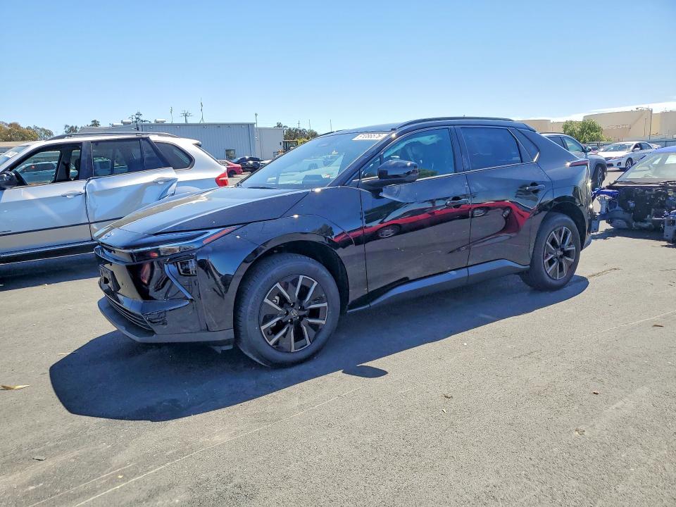 TOYOTA BZ 2026 مع رقم تعريف المركبة JTMBCAEB4TA010545 - صورة من المزاد