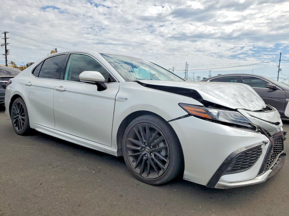 Photo 4 from auction – 2021 TOYOTA CAMRY with VIN 4T1K31AK3MU567173