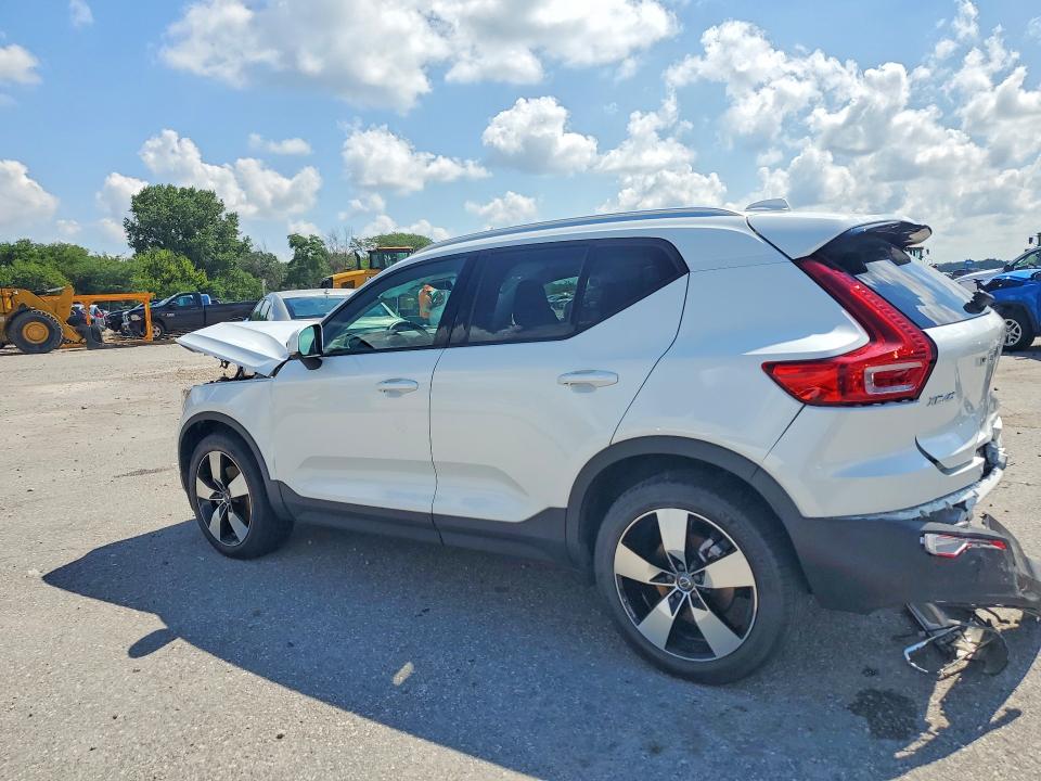 Photo 2 from auction – 2021 VOLVO XC40 with VIN YV4162UK6M2476321