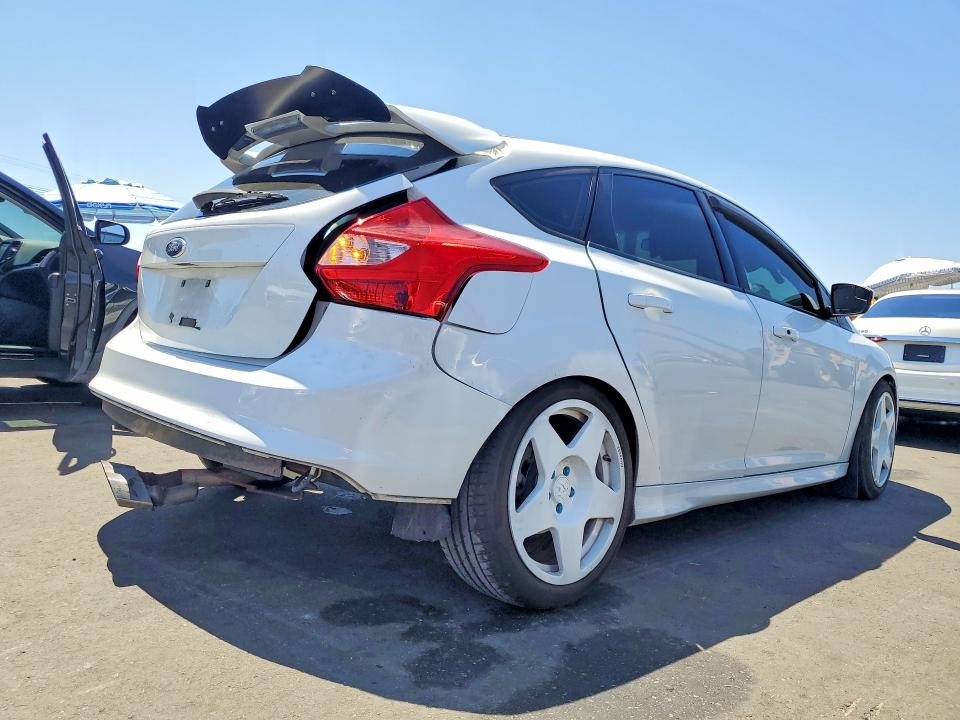 Photo 3 from auction – 2014 FORD FOCUS with VIN 1FADP3L96EL300470