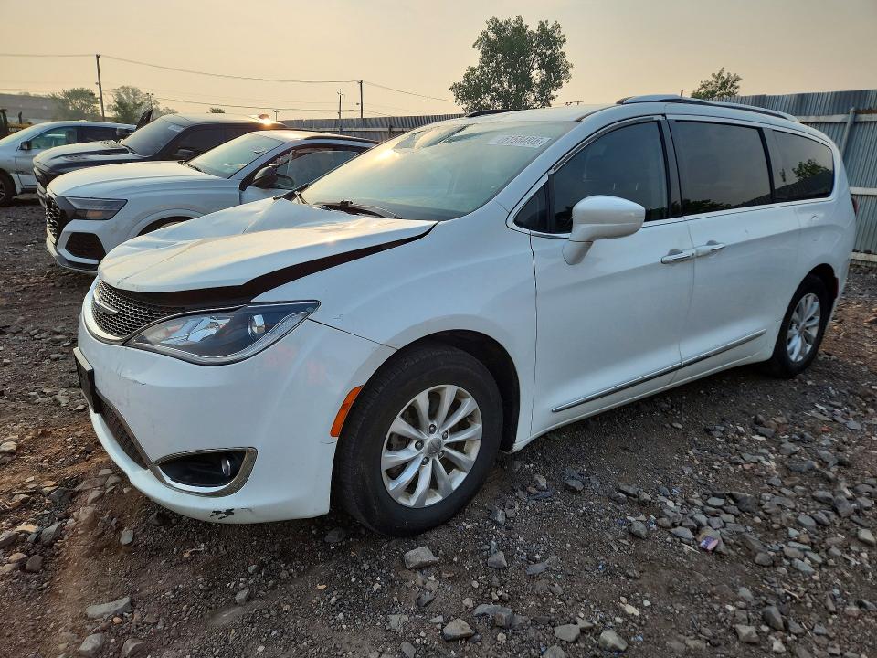 CHRYSLER PACIFICA 2019 with VIN 2C4RC1BG6KR523031 - Photo from auction
