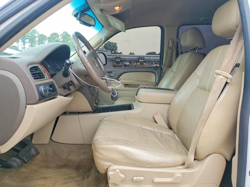 Photo 7 from auction – 2011 CHEVROLET TAHOE with VIN 1GNSCBE05BR336415