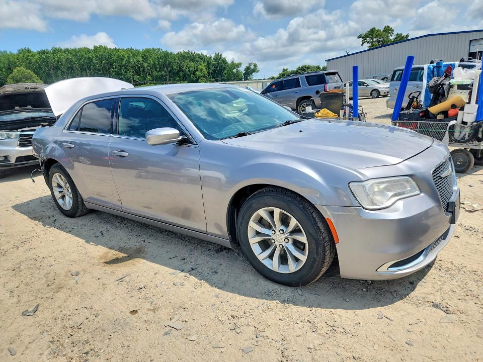 Photo 4 from auction – 2015 CHRYSLER 300 with VIN 2C3CCAAG4FH807328