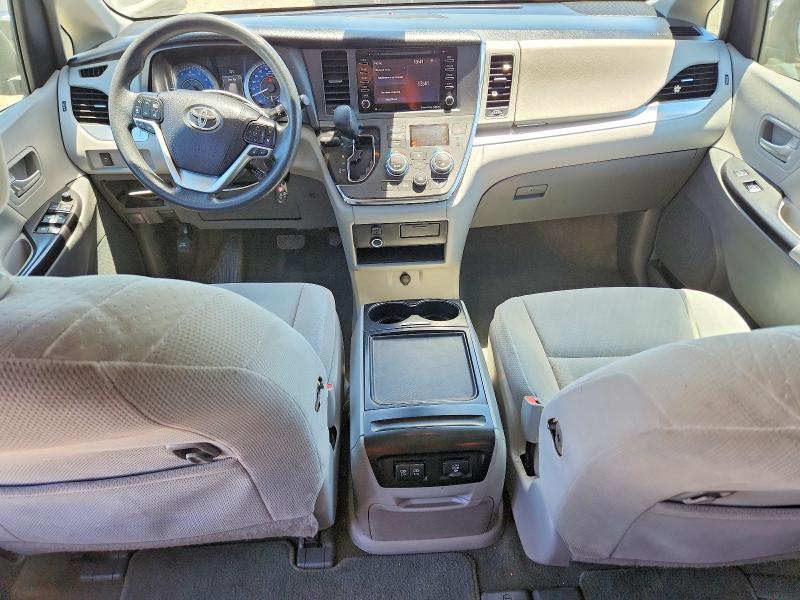 Photo 8 from auction – 2018 TOYOTA SIENNA with VIN 5TDKZ3DC9JS928103