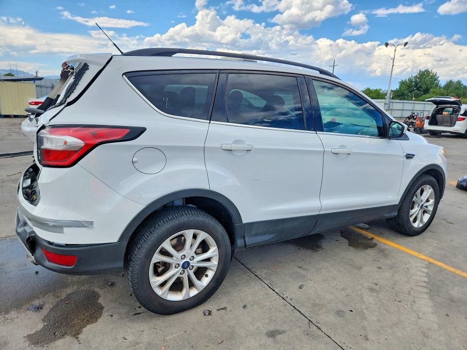 Photo 3 from auction – 2018 FORD ESCAPE with VIN 1FMCU9GD0JUA97527