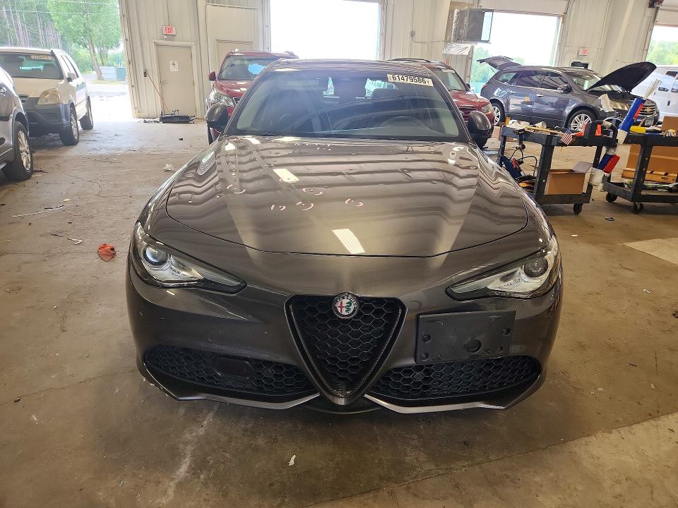 Photo 5 from auction – 2017 ALFA ROMEO GIULIA with VIN ZARFAEENXH7542322