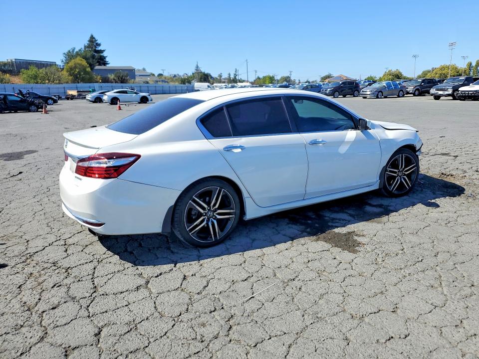 Photo 3 from auction – 2017 HONDA ACCORD with VIN 1HGCR2F52HA076456