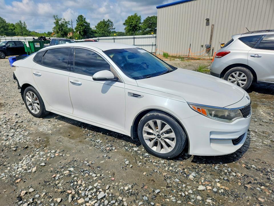 Photo 4 from auction – 2017 KIA OPTIMA with VIN 5XXGU4L3XHG150921