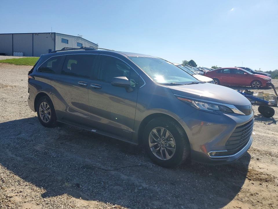 Photo 4 from auction – 2021 TOYOTA SIENNA with VIN 5TDJRKEC8MS046137