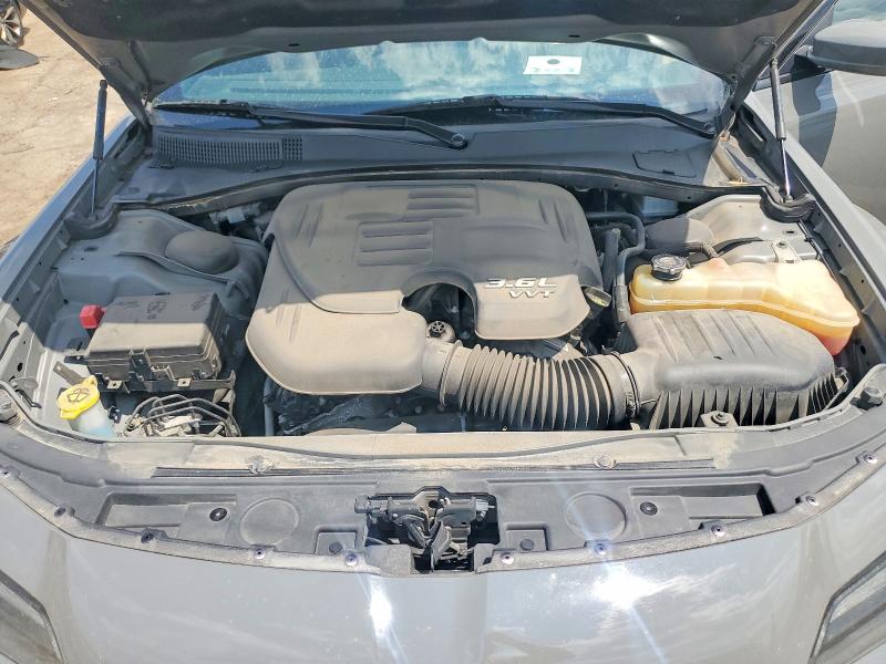 Photo 12 from auction – 2018 CHRYSLER 300 with VIN 2C3CCAGG1JH141626