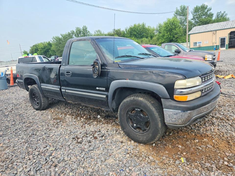 Photo 4 from auction – 2000 CHEVROLET SILVERADO with VIN 1GCEK14T1YE120463