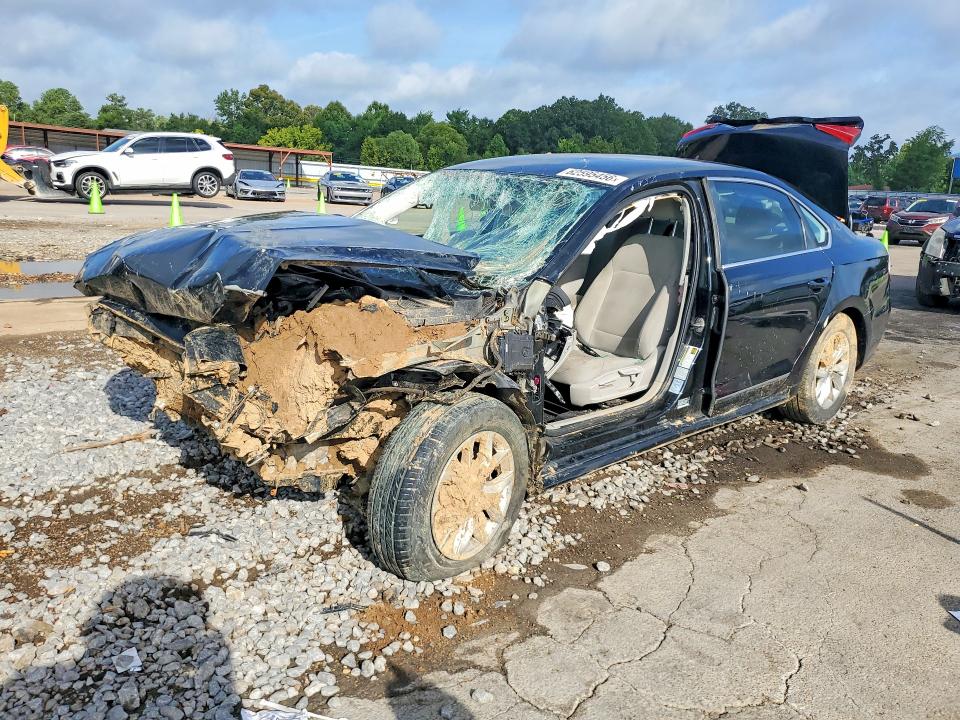 Photo 1 from auction – 2016 VOLKSWAGEN PASSAT with VIN 1VWAS7A32GC007361