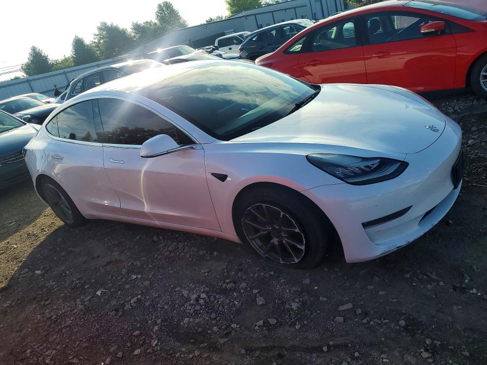 Photo 4 from auction – 2019 TESLA MODEL 3 with VIN 5YJ3E1EB6KF199574