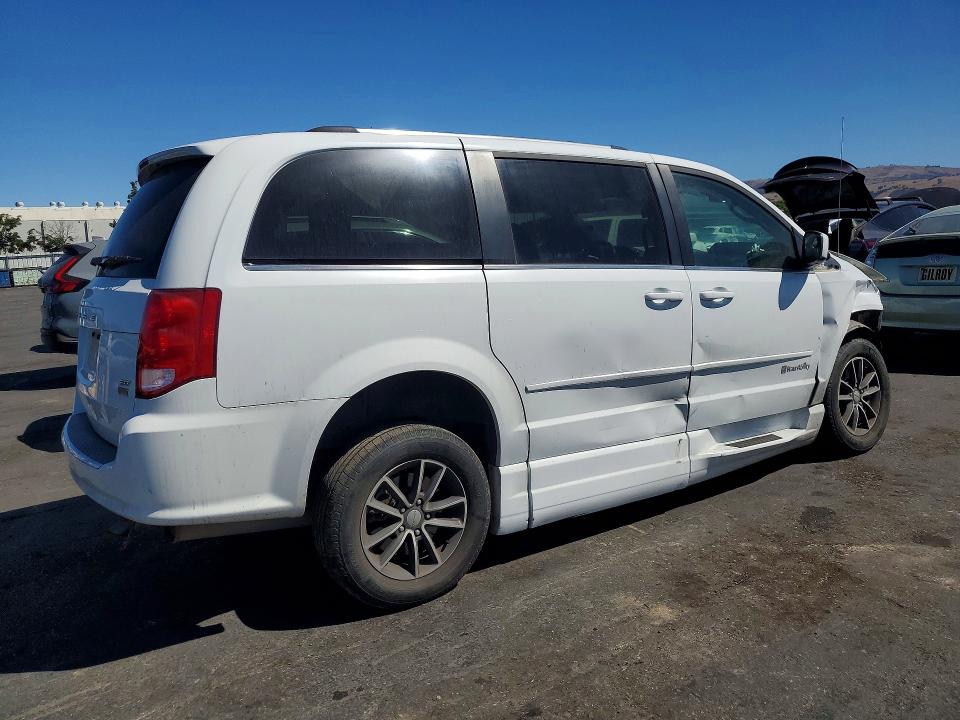 Photo 3 from auction – 2017 DODGE GRAND CARAVAN with VIN 2C4RDGCG9HR672329