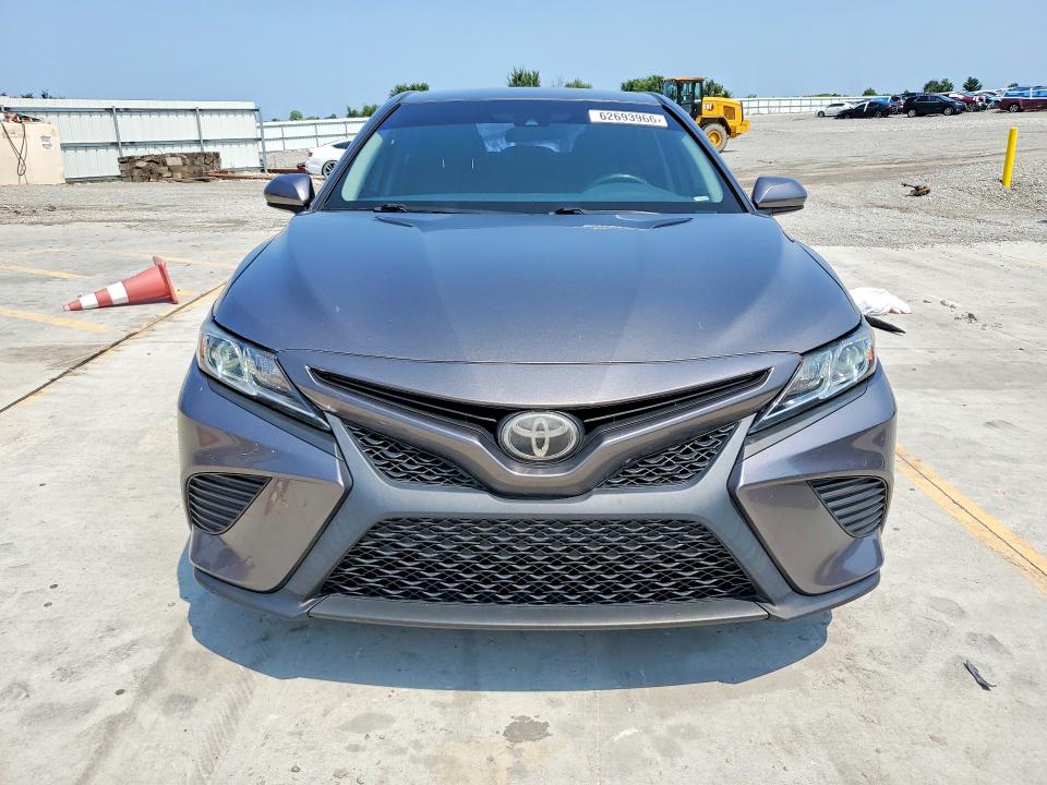 Photo 5 from auction – 2018 TOYOTA CAMRY with VIN 4T1B11HK4JU009176