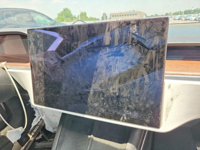 Photo 9 from auction – 2022 TESLA MODEL S with VIN 5YJSA1E59NF468060