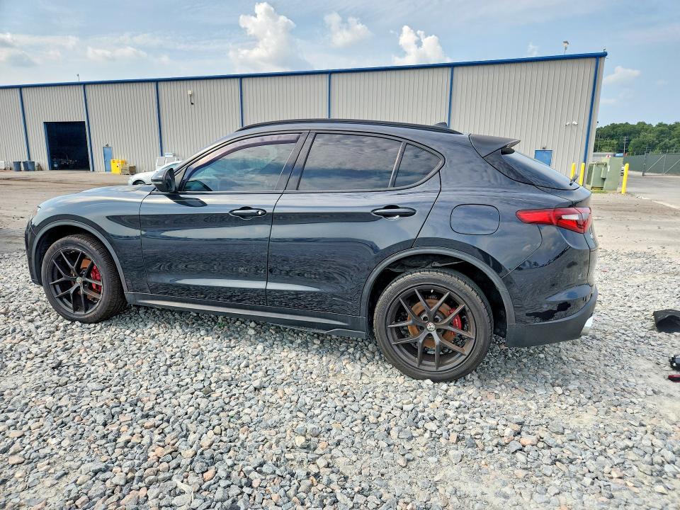 Photo 2 from auction – 2018 ALFA ROMEO STELVIO with VIN ZASFAKNN4J7C00385