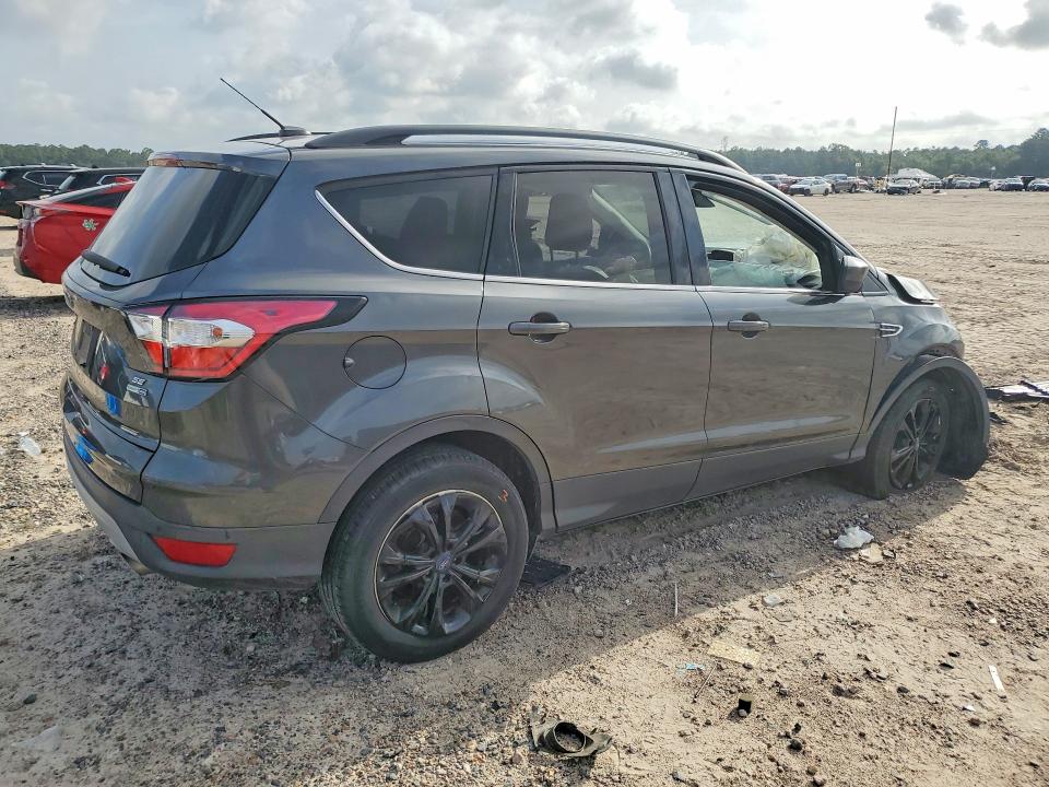 Photo 3 from auction – 2018 FORD ESCAPE with VIN 1FMCU9GD6JUB16890
