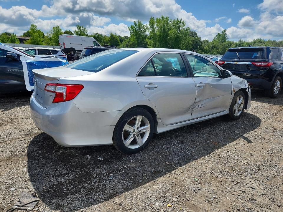 Zdjęcie 3 z aukcji – 2014 TOYOTA CAMRY z VIN 4T1BF1FKXEU386038