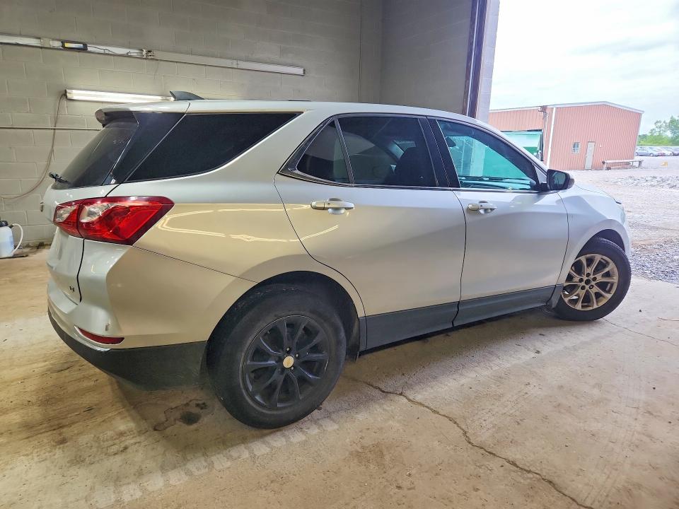 Photo 3 from auction – 2018 CHEVROLET EQUINOX with VIN 2GNAXJEV2J6310032