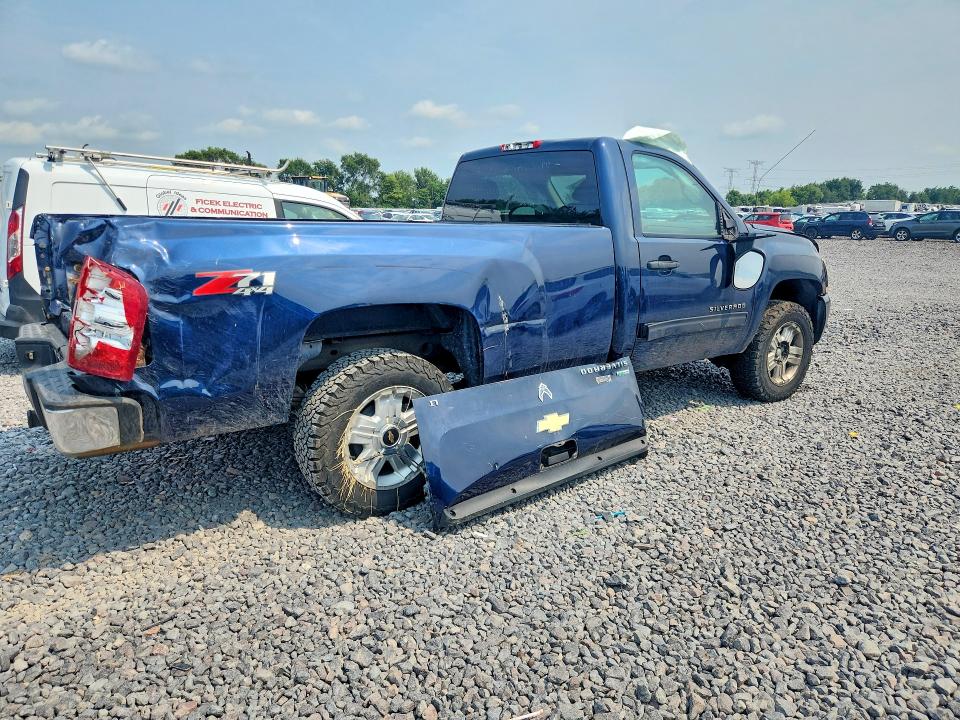 Photo 3 from auction – 2010 CHEVROLET SILVERADO with VIN 1GCPKSE07AZ278095