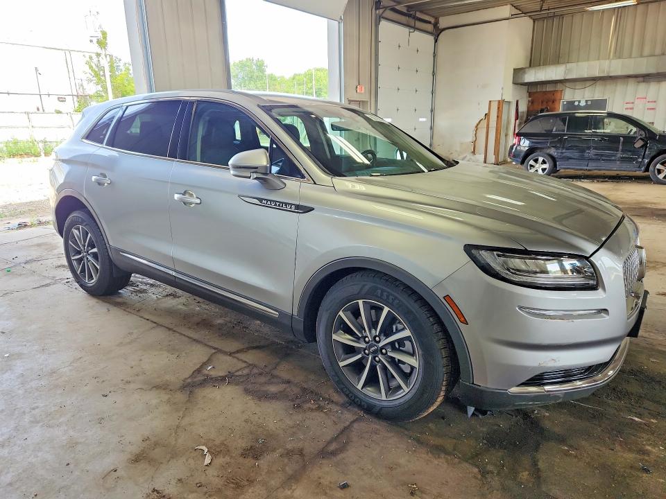 Photo 4 from auction – 2022 LINCOLN NAUTILUS with VIN 2LMPJ8J91NBL15130