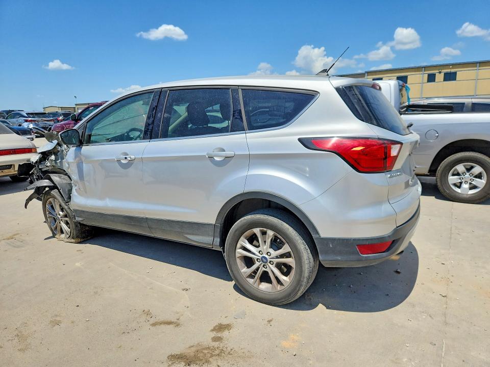 Foto 2 de la subasta – 2019 FORD ESCAPE con VIN 1FMCU9GD2KUB90535