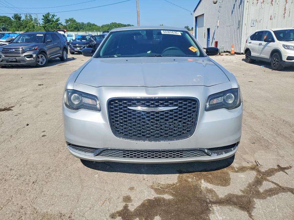 Photo 5 from auction – 2019 CHRYSLER 300 with VIN 2C3CCARG5KH691023