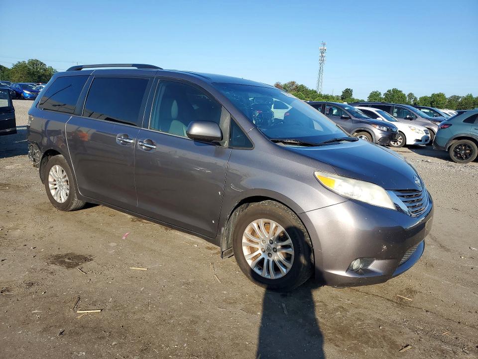 Photo 4 from auction – 2015 TOYOTA SIENNA with VIN 5TDYK3DC4FS572181