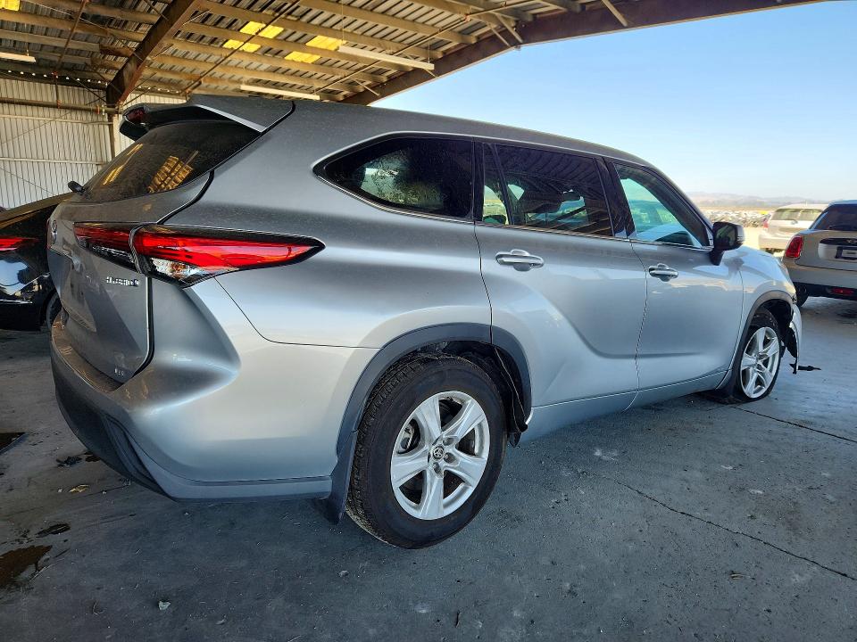 Photo 3 from auction – 2022 TOYOTA HIGHLANDER with VIN 5TDBBRCH1NS554029
