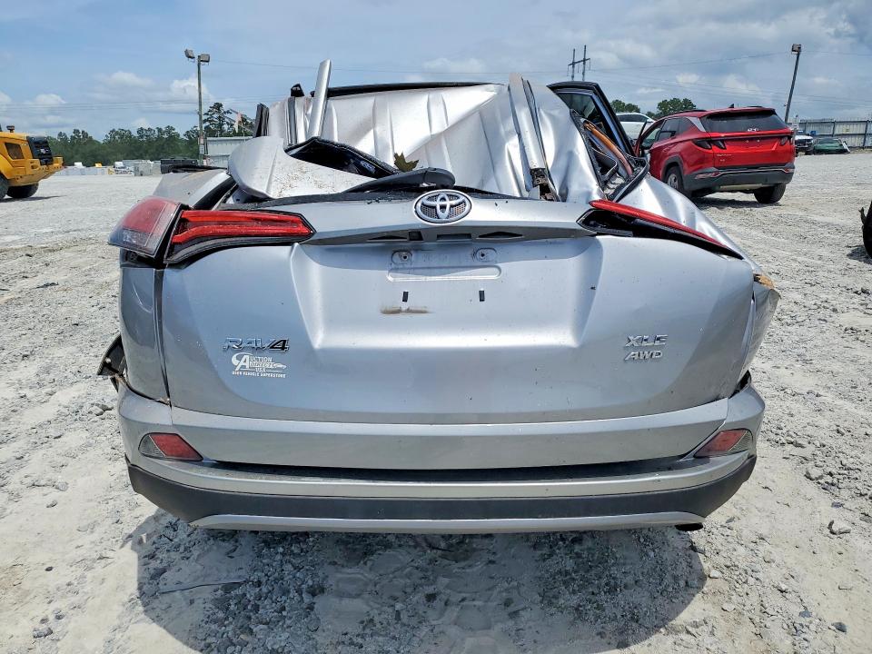 Photo 6 from auction – 2017 TOYOTA RAV4 with VIN 2T3RFREV1HW670694