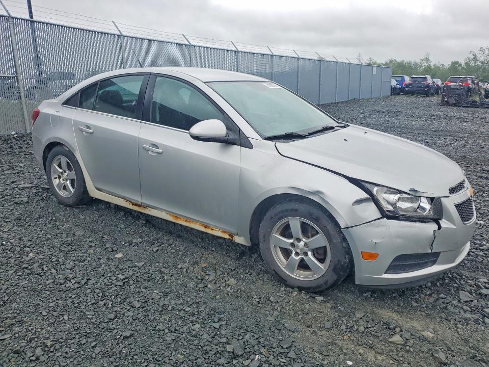 Photo 4 from auction – 2014 CHEVROLET CRUZE with VIN 1G1PC5SB3E7327484