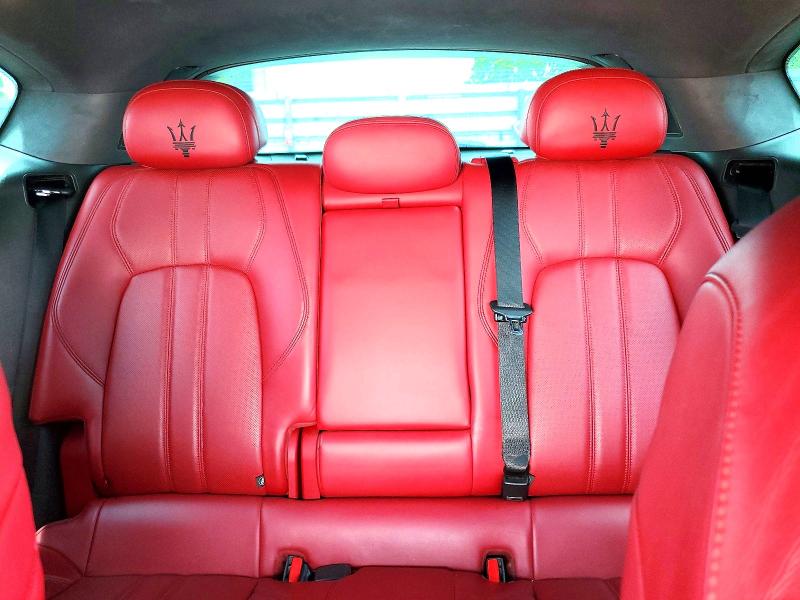Photo 10 from auction – 2018 MASERATI LEVANTE with VIN ZN661YUS0JX284352