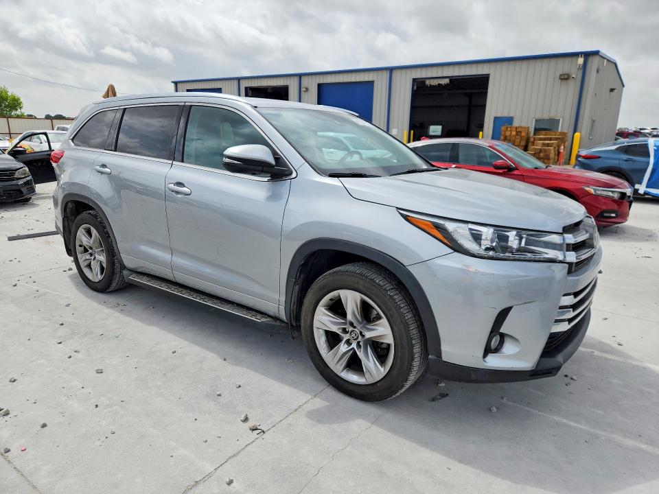 Photo 4 from auction – 2017 TOYOTA HIGHLANDER with VIN 5TDDZRFH7HS405855