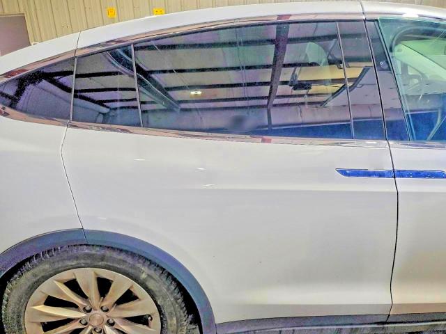 Photo 10 from auction – 2017 TESLA MODEL X with VIN 5YJXCDE29HF043692