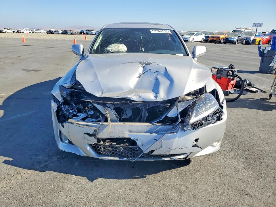 Photo 5 from auction – 2006 LEXUS IS with VIN JTHBE262965011572