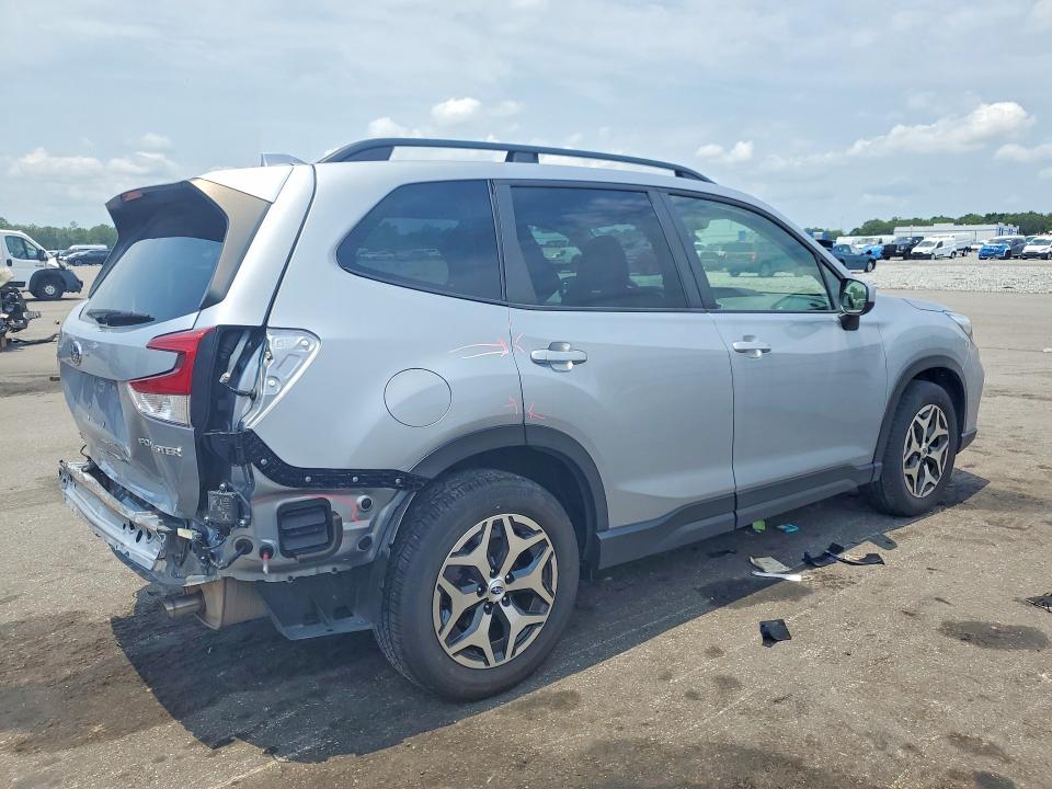 Photo 3 from auction – 2021 SUBARU FORESTER with VIN JF2SKAJC5MH493460