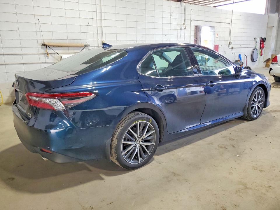 Photo 3 from auction – 2021 TOYOTA CAMRY with VIN 4T1F11BK5MU045456