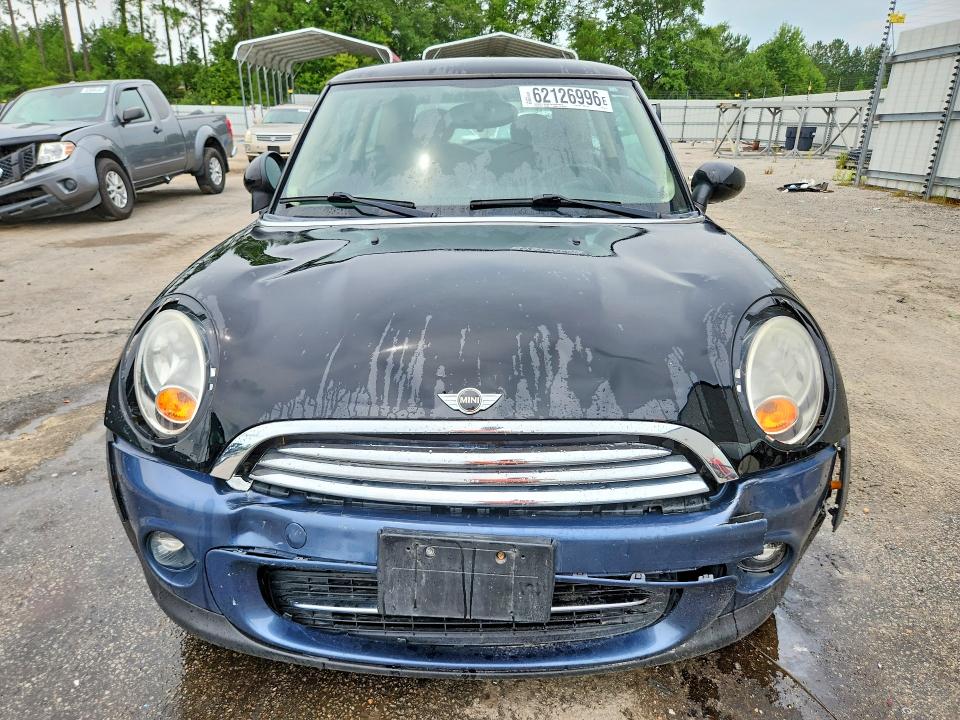 Photo 5 from auction – 2011 MINI COOPER with VIN WMWSU3C55BT095191
