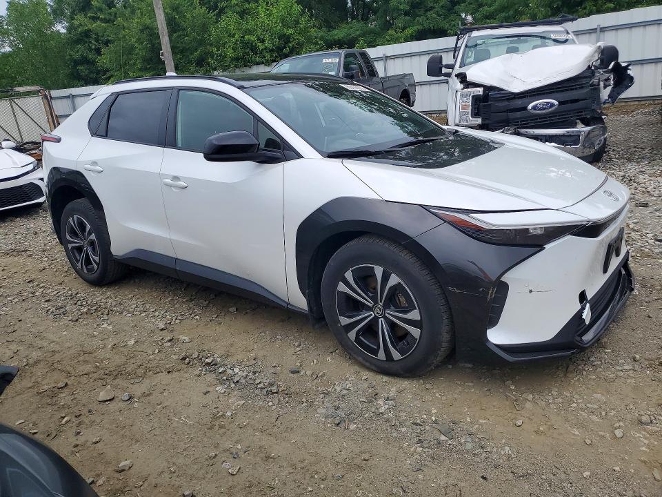 Zdjęcie 4 z aukcji – 2024 TOYOTA BZ4X z VIN JTMABACA2RA085472