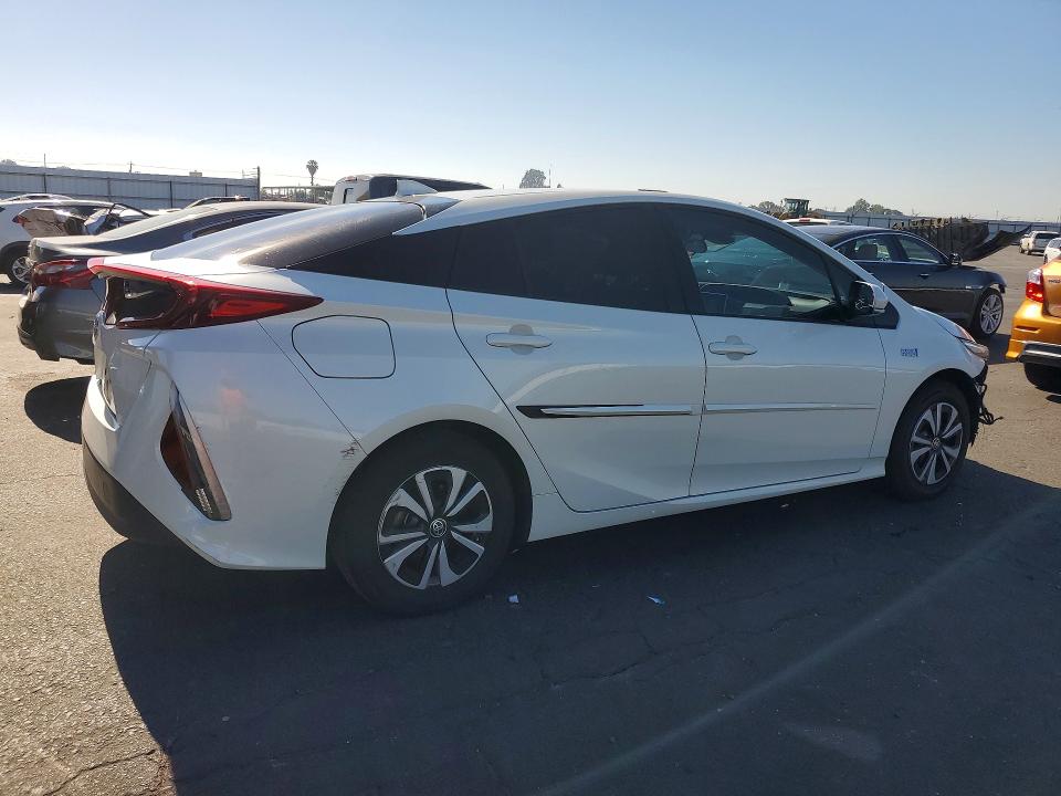Photo 3 from auction – 2018 TOYOTA PRIUS PRIME with VIN JTDKARFP1J3078558