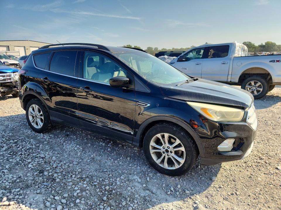 Photo 4 from auction – 2017 FORD ESCAPE with VIN 1FMCU0GD4HUC98627