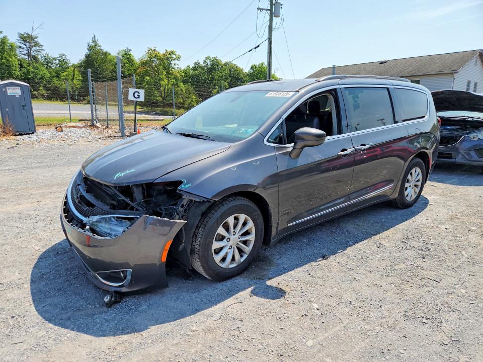 CHRYSLER PACIFICA 2017 with VIN 2C4RC1BG6HR805209 - Photo from auction