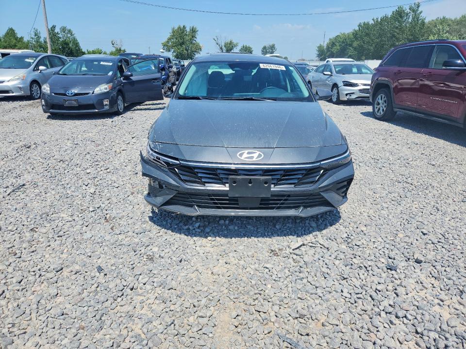 Снимка 5 от търг – 2024 HYUNDAI ELANTRA с VIN KMHLS4DG7RU726848